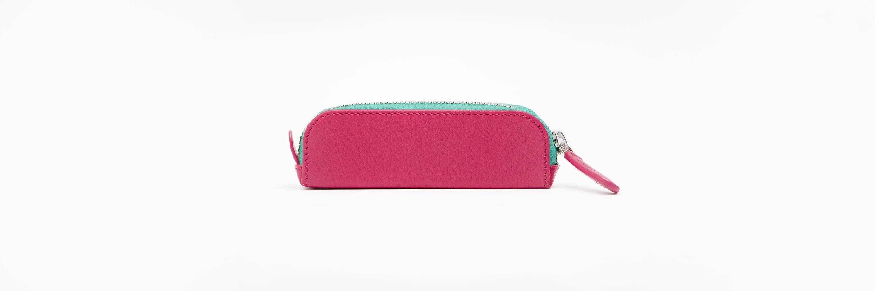 様々な角度から見たピンクのコインケースの写真