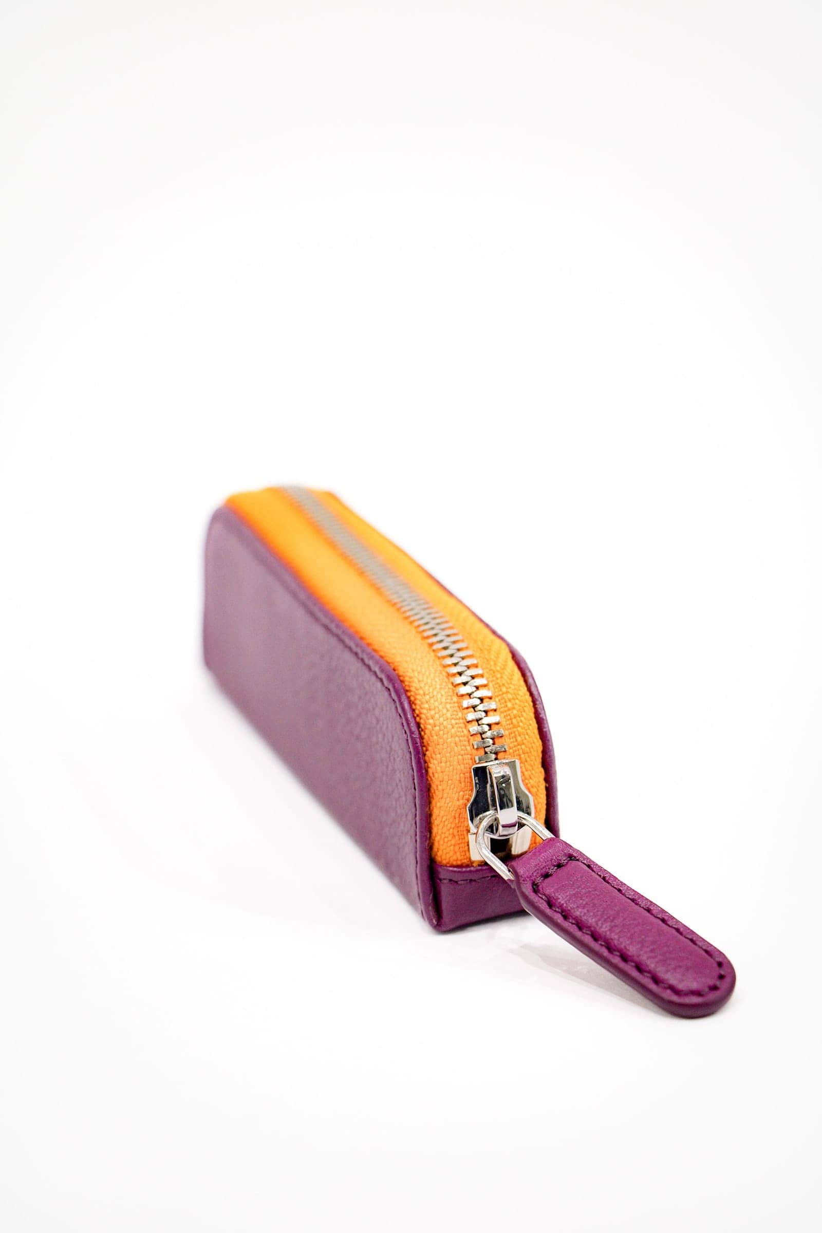 パープルのコインケースの写真
